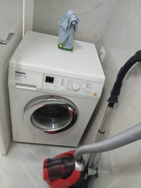 e9d9dbc4-9d64-4083-8a53-4306a63367f5